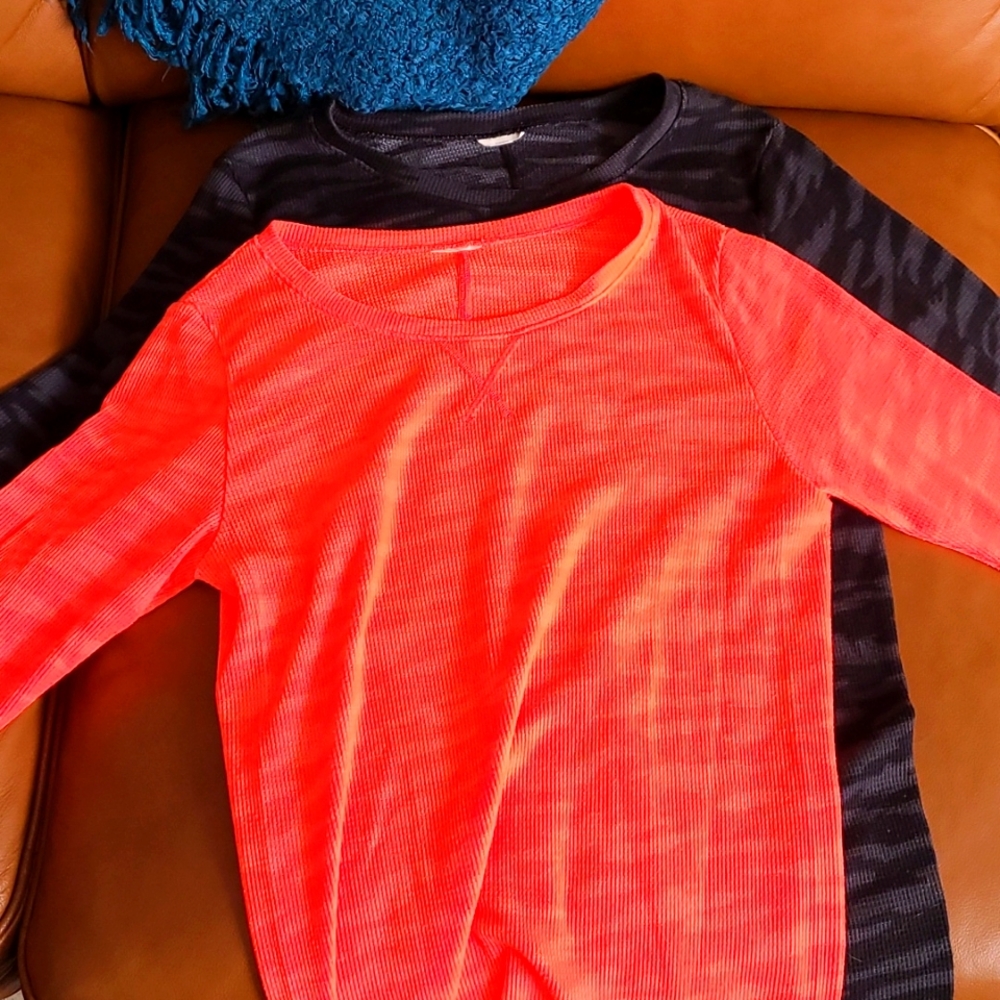 Underarmour long sleeve tops